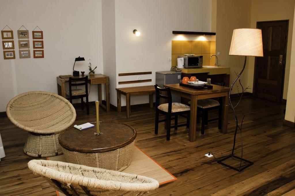 Hotel Restaurant Le Combava Antananarivo Zimmer foto